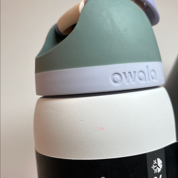 New! 2 Owala 32 oz FreeSip Spout Insulated Water Bottle 2 Bases ONE Lid SET - Picture 2 of 5